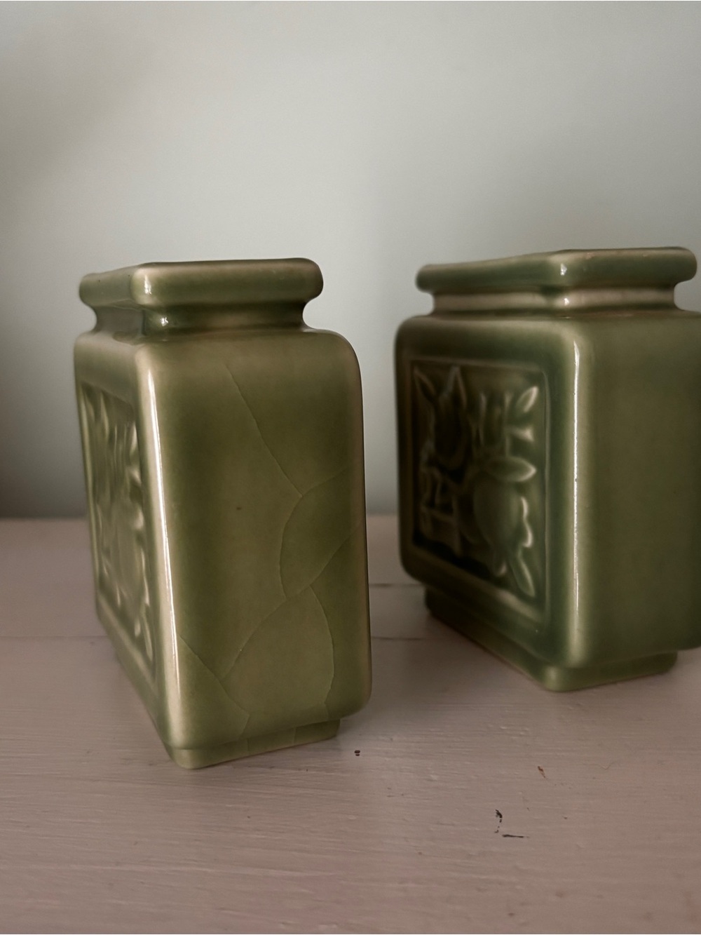 VINTAGE 1946 ROOKWOOD POTTERY VASE "MUMS" - AQUAMARINE COLOR -XLV1 6510 - 5 1/4" - Picture 2 of 9